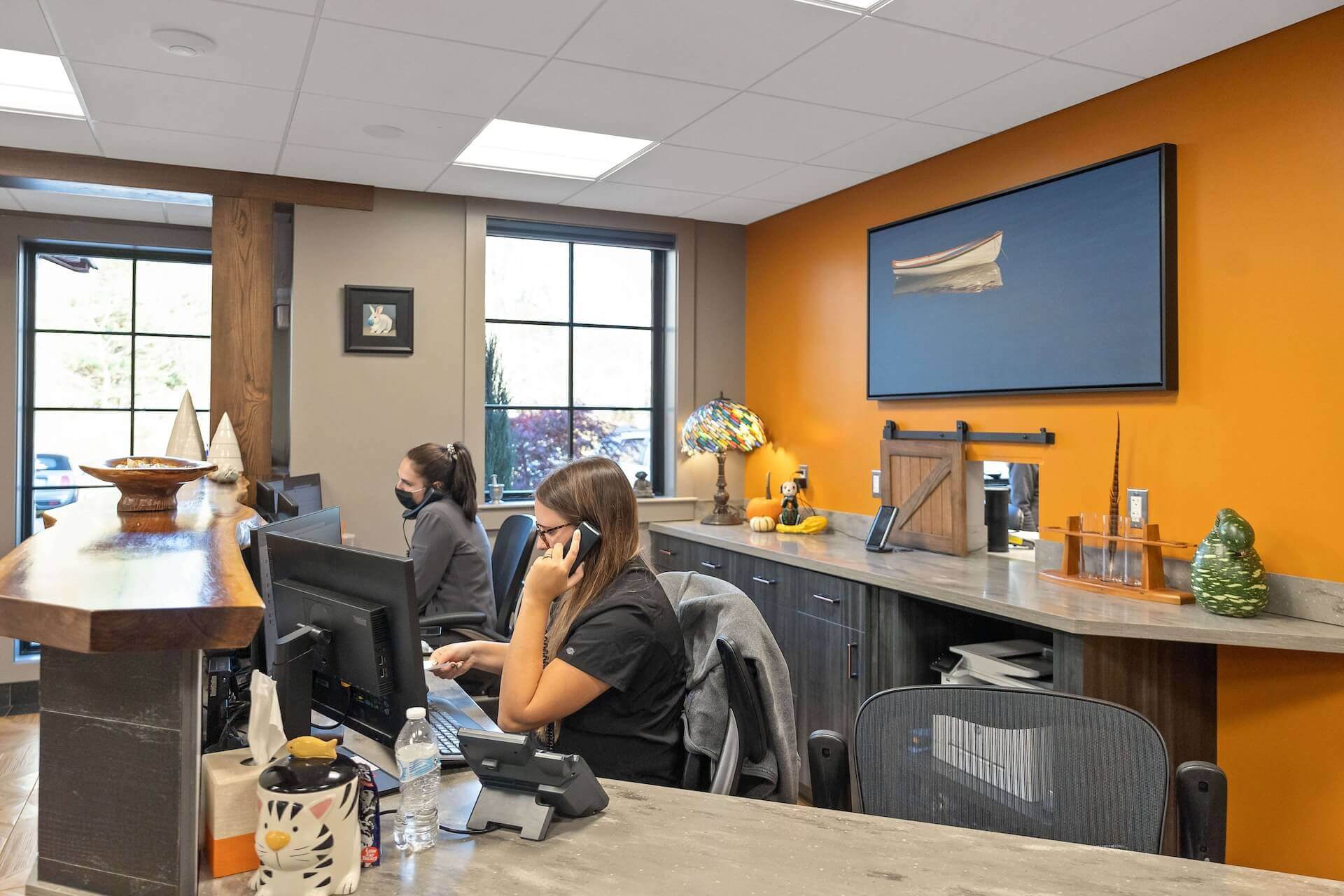 Front desk of Duxbury Animal Hospital